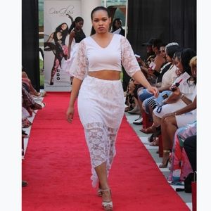3/$25 White lace high low skirt